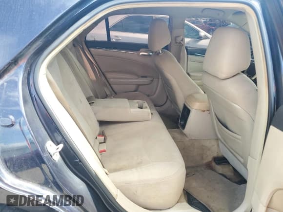 ✅ 2011 Chrysler 300 • VIN: 2C3CA4CG4BH526435 • Lot: 86115725. Listed on Copart with 217,838 mi. Free auction sales archive from the USA and detailed vehicle history report at DreamBid. Image 10.