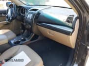 ✅ 2012 Kia Sorento EX • VIN: 5XYKUDA24CG271825 • Lot: 42412476. Listed on IAAI with 143,108 mi. Free auction sales archive from the USA and detailed vehicle history report at DreamBid. Image 5.