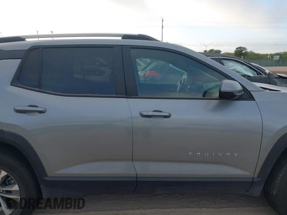 ✅ 2025 Chevrolet Equinox AWD LT • VIN: 3GNAXPEG6SL260866 • Lot: 43277398. Wystawiony na IAAI z przebiegiem 13 686 mil. Bezpłatny archiwum sprzedaży aukcyjnych z USA i szczegółowy raport historii pojazdu na DreamBid. Zdjęcie 13.