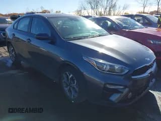 ✅ 2021 Kia Forte LXS • VIN: 3KPF24AD0ME287429 • Lot: 43592481. Wystawiony na IAAI z przebiegiem 50 410 mil. Bezpłatny archiwum sprzedaży aukcyjnych z USA i szczegółowy raport historii pojazdu na DreamBid. Zdjęcie 1.