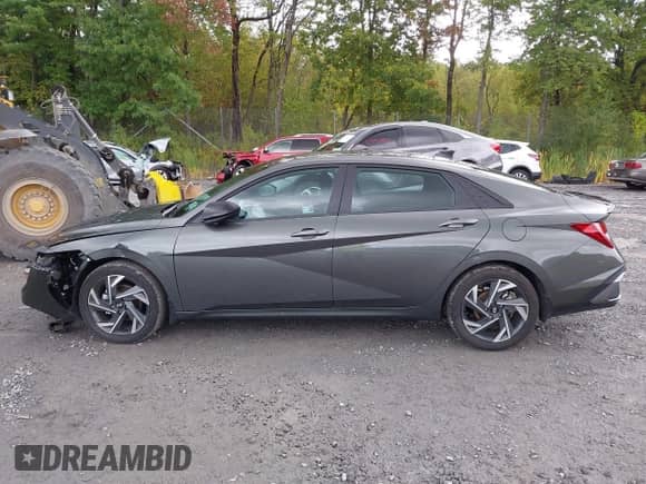 2025 Hyundai Elantra SEL Sport with VIN KMHLM4DG2SU955860, listed as a IAAI auction lot 43317517 with 8,756 mi miles and . Bid and sale history available at DreamBid. Image 14.