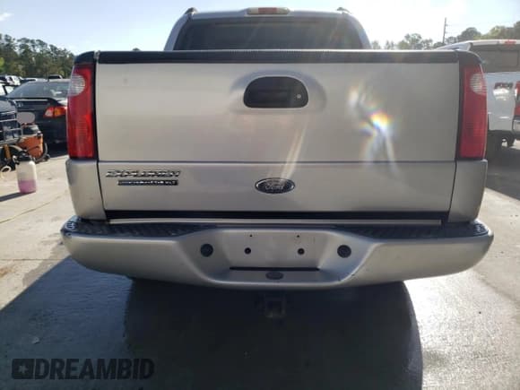 ✅ 2004 Ford Explorer Sport Trac XLS • VIN: 1FMZU67K24UB65144 • Lot: 52611305. Wystawiony na Copart z przebiegiem 211 806 mil. Bezpłatny archiwum sprzedaży aukcyjnych z USA i szczegółowy raport historii pojazdu na DreamBid. Zdjęcie 6.