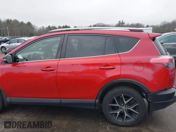 ✅ 2017 Toyota RAV4 SE • VIN: JTMJFREV0HJ135514 • Лот: 43792530. Опубликован ранее на IAAI с пробегом 109 391 миль. Бесплатный доступ к архиву аукционных продаж из США и подробный отчёт об истории автомобиля на DreamBid. Изображение 19.