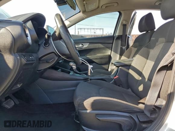 ✅ 2019 Kia Forte LXS • VIN: 3KPF24ADXKE026662 • Лот: 94798355. Опубликован ранее на Copart с пробегом 177 123 миль. Бесплатный доступ к архиву аукционных продаж из США и подробный отчёт об истории автомобиля на DreamBid. Изображение 7.