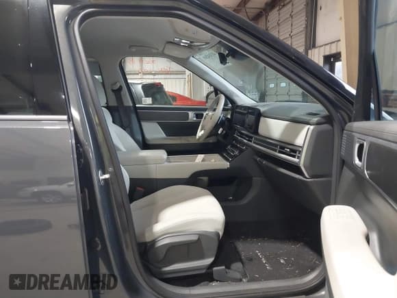 ✅ 2024 Hyundai Santa Fe SE • VIN: 5NMP14GL9RH050377 • Lot: 43314260. Wystawiony na IAAI z przebiegiem 27 453 mil. Bezpłatny archiwum sprzedaży aukcyjnych z USA i szczegółowy raport historii pojazdu na DreamBid. Zdjęcie 5.