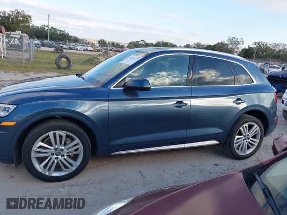 ✅ 2018 Audi Q5 Premium Plus • VIN: WA1BNAFY1J2011912 • Lot: 41234915. Wystawiony na IAAI z przebiegiem 86 471 mil. Bezpłatny archiwum sprzedaży aukcyjnych z USA i szczegółowy raport historii pojazdu na DreamBid. Zdjęcie 14.