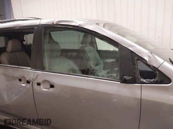 ✅ 2011 Toyota Sienna XLE • VIN: 5TDYK3DC4BS051424 • Lot: 43209542. Listed on IAAI with 188,831 mi. Free auction sales archive from the USA and detailed vehicle history report at DreamBid. Image 18.