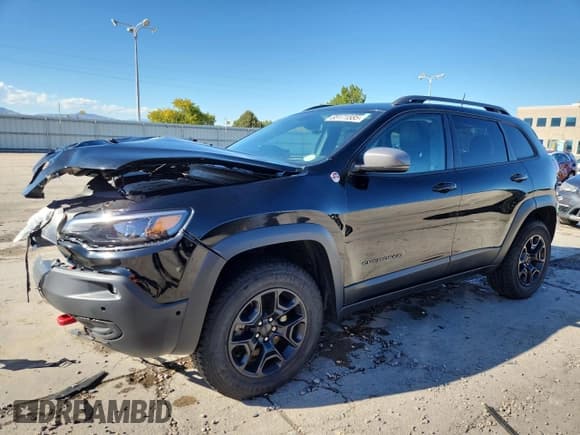 ✅ 2020 Jeep Cherokee Trailhawk • VIN: 1C4PJMBX4LD641288 • Lot: 85171585. Listed on Copart with 36,975 mi. Free auction sales archive from the USA and detailed vehicle history report at DreamBid. Image 1.