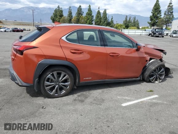 ✅ 2019 Lexus UX 250h • VIN: JTHU9JBH3K2000533 • Лот: 81268825. Опубликован ранее на Copart с пробегом 70 356 миль. Бесплатный доступ к архиву аукционных продаж из США и подробный отчёт об истории автомобиля на DreamBid. Изображение 3.