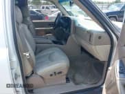 ✅ 2005 Chevrolet Suburban LS • VIN: 3GNEC16Z35G279673 • Lot: 42428085. Listed on IAAI with 290,108 mi. Free auction sales archive from the USA and detailed vehicle history report at DreamBid. Image 5.