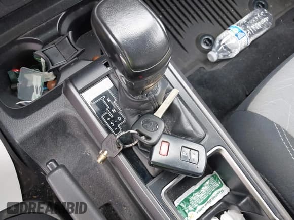 ✅ 2020 Toyota Tacoma SR • VIN: 3TYRZ5CN9LT000618 • Lot: 42119063. Listed on IAAI with 29,503 mi. Free auction sales archive from the USA and detailed vehicle history report at DreamBid. Image 11.