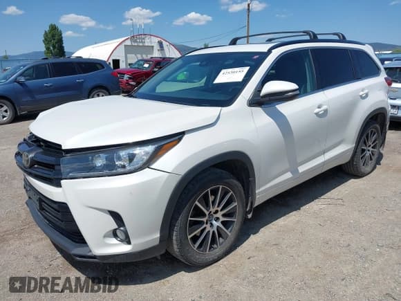 ✅ 2017 Toyota Highlander XLE • VIN: 5TDJZRFH4HS363549 • Lot: 42530155. Wystawiony na IAAI z przebiegiem 87 830 mil. Bezpłatny archiwum sprzedaży aukcyjnych z USA i szczegółowy raport historii pojazdu na DreamBid. Zdjęcie 2.