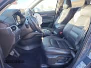 ✅ 2023 Mazda CX-5 S Preferred • VIN: JM3KFBCMXP0152810 • Lot: 85198115. Wystawiony na Copart z przebiegiem 59 874 mil. Bezpłatny archiwum sprzedaży aukcyjnych z USA i szczegółowy raport historii pojazdu na DreamBid. Zdjęcie 7.