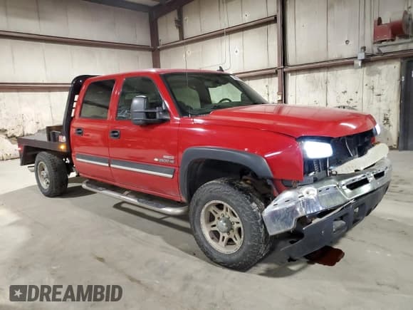 ✅ 2006 Chevrolet Silverado 2500HD LT3 • VIN: 1GCHK23D36F153968 • Лот: 90945235. Опубликован ранее на Copart с пробегом 231 114 миль. Бесплатный доступ к архиву аукционных продаж из США и подробный отчёт об истории автомобиля на DreamBid. Изображение 4.