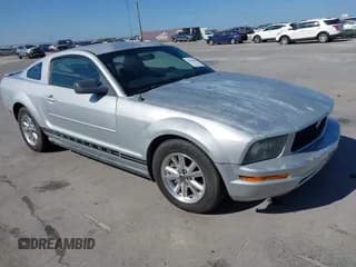 ✅ 2007 Ford Mustang Deluxe • VIN: 1ZVFT80NX75253350 • Lot: 43674006. Listed on IAAI with 127,770 mi. Free auction sales archive from the USA and detailed vehicle history report at DreamBid. Image 1.