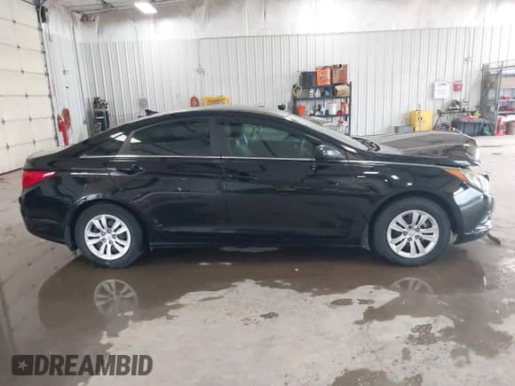 2011 Hyundai Sonata GLS z VIN 5NPEB4AC1BH284017, wystawiony jako IAAI lot #43241765 z przebiegiem 112 258 mil mil oraz . Historia ofert i sprzedaży dostępna na DreamBid. Obrazek 13.