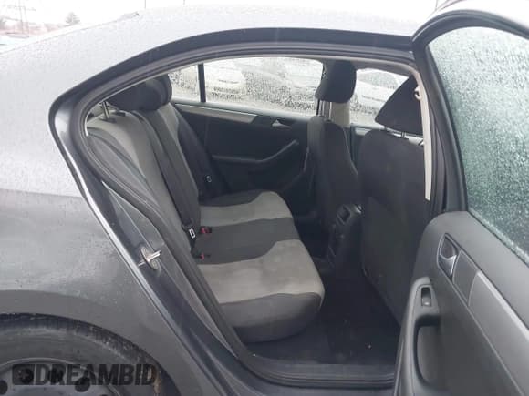 ✅ 2017 Volkswagen Jetta S • VIN: 3VW2B7AJ3HM377513 • Lot: 43841245. Wystawiony na IAAI z przebiegiem 187 024 mil. Bezpłatny archiwum sprzedaży aukcyjnych z USA i szczegółowy raport historii pojazdu na DreamBid. Zdjęcie 8.