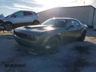 ✅ 2022 Dodge Challenger R/T Scat Pack Widebody • VIN: 2C3CDZFJ5NH132412 • Lot: 36576113. Wystawiony na Copart z przebiegiem 2 593 mil. Bezpłatny archiwum sprzedaży aukcyjnych z USA i szczegółowy raport historii pojazdu na DreamBid. Zdjęcie 1.
