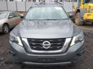 ✅ 2018 Nissan Pathfinder SL • VIN: 5N1DR2MM9JC621801 • Lot: 41924143. Wystawiony na IAAI z przebiegiem 80 325 mil. Bezpłatny archiwum sprzedaży aukcyjnych z USA i szczegółowy raport historii pojazdu na DreamBid. Zdjęcie 12.