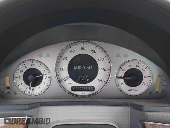 ✅ 2008 Mercedes-Benz E 350 Luxury • VIN: WDBUF56X58B193066 • Lot: 43769838. Wystawiony na IAAI z przebiegiem 165 573 mil. Bezpłatny archiwum sprzedaży aukcyjnych z USA i szczegółowy raport historii pojazdu na DreamBid. Zdjęcie 7.