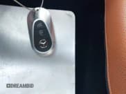 ✅ 2024 Mercedes-Benz GLC 300 • VIN: W1NKM4HB1RF123593 • Lot: 43648201. Wystawiony na IAAI z przebiegiem 14 184 mil. Bezpłatny archiwum sprzedaży aukcyjnych z USA i szczegółowy raport historii pojazdu na DreamBid. Zdjęcie 11.