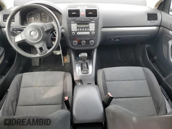 ✅ 2010 Volkswagen Jetta S • VIN: 3VWJX7AJ7AM080036 • Лот: 82412175. Опубликован ранее на Copart с пробегом 167 609 миль. Бесплатный доступ к архиву аукционных продаж из США и подробный отчёт об истории автомобиля на DreamBid. Изображение 8.