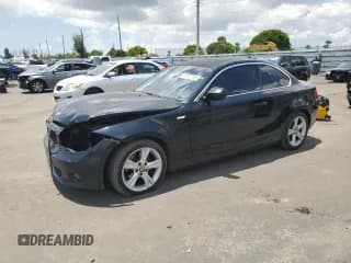 ✅ 2013 BMW 1 Series 128i • VIN: WBAUP7C5XDVP24779 • Lot: 66697595. Wystawiony na Copart z przebiegiem 152 954 mil. Bezpłatny archiwum sprzedaży aukcyjnych z USA i szczegółowy raport historii pojazdu na DreamBid. Zdjęcie 1.