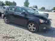 2014 Chevrolet Sonic LT z VIN 1G1JC6EH8E4224333, wystawiony jako Copart lot #68867264 z przebiegiem 80 086 mil mil oraz Czysty tytuł • Clean title. Historia ofert i sprzedaży dostępna na DreamBid. Obrazek 4.