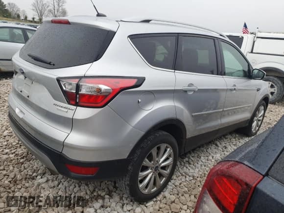 ✅ 2017 Ford Escape Titanium • VIN: 1FMCU0JD1HUD26747 • Lot: 91191585. Wystawiony na Copart z przebiegiem 121 878 mil. Bezpłatny archiwum sprzedaży aukcyjnych z USA i szczegółowy raport historii pojazdu na DreamBid. Zdjęcie 3.