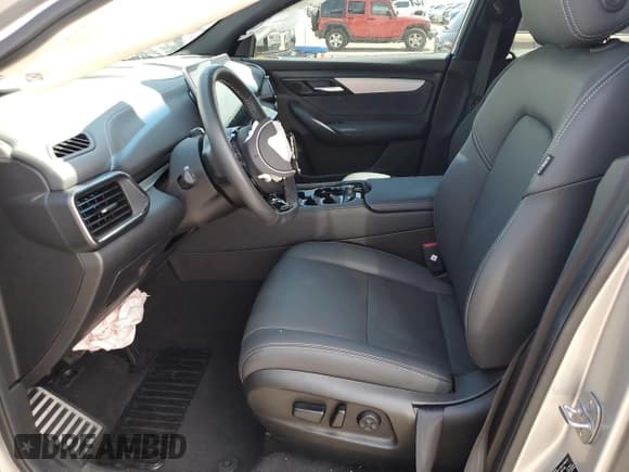 ✅ 2024 VinFast VF 8 Plus • VIN: RLLV1AFA2RH004905 • Lot: 67291635. Wystawiony na Copart z przebiegiem 826 mil. Bezpłatny archiwum sprzedaży aukcyjnych z USA i szczegółowy raport historii pojazdu na DreamBid. Zdjęcie 7.