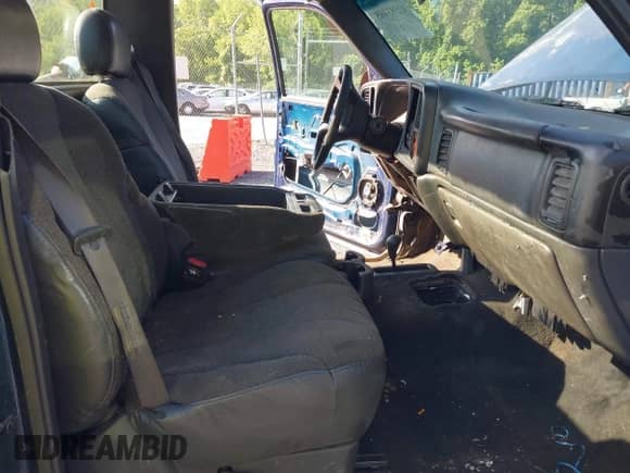 2002 Chevrolet Silverado 1500 LS z VIN 1GCEK14V32Z108462, wystawiony jako IAAI lot #42393465 z przebiegiem Nie podano mil oraz . Historia ofert i sprzedaży dostępna na DreamBid. Obrazek 5.