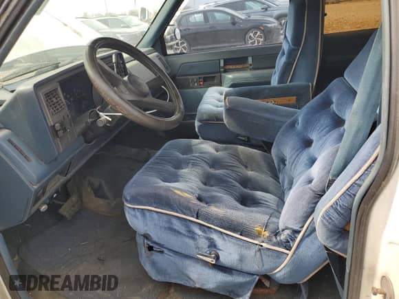 ✅ 1989 GMC Sierra 1500 • VIN: 2GTHC39K3K1532298 • Lot: 51497065. Listed on Copart with 233,797 mi. Free auction sales archive from the USA and detailed vehicle history report at DreamBid. Image 7.