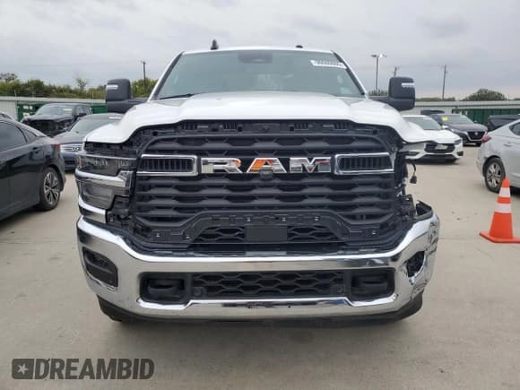 ✅ 2025 Ram 2500 • VIN: 3C63R5DL0SG576598 • Lot: 90080605. Wystawiony na Copart z przebiegiem 3 311 mil. Bezpłatny archiwum sprzedaży aukcyjnych z USA i szczegółowy raport historii pojazdu na DreamBid. Zdjęcie 5.