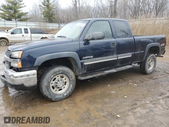 ✅ 2005 Chevrolet Silverado 2500HD LT • VIN: 1GCHK29U45E164019 • Лот: 85898244. Опубликован ранее на Copart с пробегом 124 911 миль. Бесплатный доступ к архиву аукционных продаж из США и подробный отчёт об истории автомобиля на DreamBid. Изображение 1.