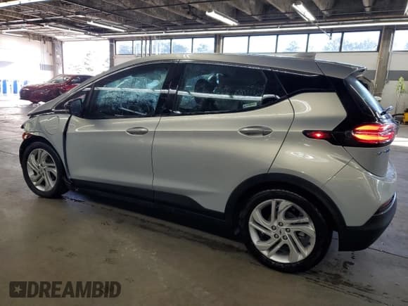 ✅ 2023 Chevrolet Bolt EV 1LT • VIN: 1G1FW6S05P4180502 • Лот: 92381565. Опубликован ранее на Copart с пробегом 81 418 миль. Бесплатный доступ к архиву аукционных продаж из США и подробный отчёт об истории автомобиля на DreamBid. Изображение 2.