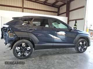 2025 Hyundai Kona SEL with VIN KM8HBCAB4SU215239, listed as a Copart auction lot 85141784 with 1,622 mi miles and Clean title. Bid and sale history available at DreamBid. Image 3.