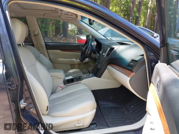 ✅ 2013 Subaru Outback Limited • VIN: 4S4BRCKC0D3251043 • Lot: 42562400. Listed on IAAI with 265,520 mi. Free auction sales archive from the USA and detailed vehicle history report at DreamBid. Image 5.