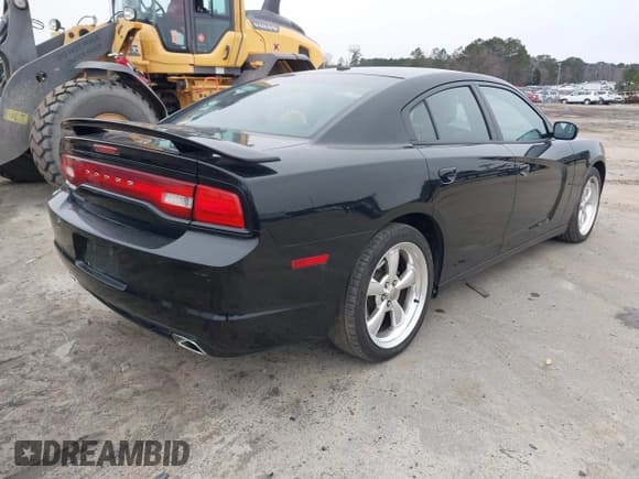 ✅ 2013 Dodge Charger SXT • VIN: 2C3CDXHG2DH525370 • Лот: 41395980. Опубликован ранее на IAAI с пробегом 226 079 миль. Бесплатный доступ к архиву аукционных продаж из США и подробный отчёт об истории автомобиля на DreamBid. Изображение 4.