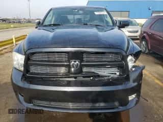 2010 Dodge 1500 Laramie z VIN 1D7RV1CT5AS253587, wystawiony jako Copart lot #77984514 z przebiegiem 100 602 mil mil oraz Czysty tytuł • Clean title. Historia ofert i sprzedaży dostępna na DreamBid. Obrazek 5.