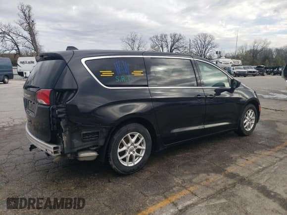 ✅ 2018 Chrysler Pacifica LX • VIN: 2C4RC1CG2JR188640 • Lot: 50393385. Listed on Copart with 282,040 mi. Free auction sales archive from the USA and detailed vehicle history report at DreamBid. Image 3.