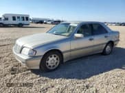 ✅ 1999 Mercedes-Benz C 230/260/280/320 • VIN: WDBHA24GXXA771569 • Lot: 86552065. Wystawiony na Copart z przebiegiem 156 694 mil. Bezpłatny archiwum sprzedaży aukcyjnych z USA i szczegółowy raport historii pojazdu na DreamBid. Zdjęcie 1.