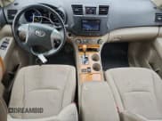 ✅ 2009 Toyota Highlander • VIN: JTEEW41A992034969 • Лот: 93208875. Опубликован ранее на Copart с пробегом 161 607 миль. Бесплатный доступ к архиву аукционных продаж из США и подробный отчёт об истории автомобиля на DreamBid. Изображение 8.