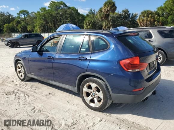 ✅ 2014 BMW X1 sDrive28i • VIN: WBAVM1C51EVW48168 • Lot: 90809065. Wystawiony na Copart z przebiegiem 128 389 mil. Bezpłatny archiwum sprzedaży aukcyjnych z USA i szczegółowy raport historii pojazdu na DreamBid. Zdjęcie 2.