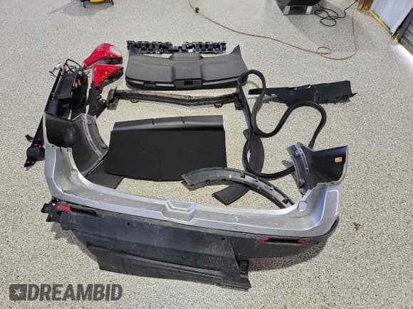 ✅ 2022 Ford Explorer • VIN: 1FMSK7BH8NGB80157 • Lot: 62773395. Wystawiony na Copart z przebiegiem 35 805 mil. Bezpłatny archiwum sprzedaży aukcyjnych z USA i szczegółowy raport historii pojazdu na DreamBid. Zdjęcie 13.