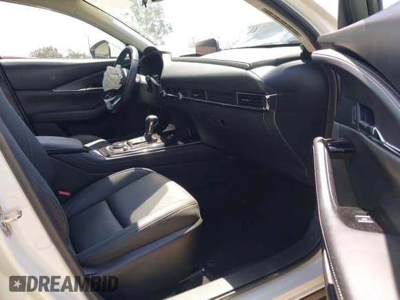 ✅ 2024 Mazda CX-30 S Preferred • VIN: 3MVDMBCM4RM714884 • Лот: 42258447. Опубликован ранее на IAAI с пробегом 8 543 миль. Бесплатный доступ к архиву аукционных продаж из США и подробный отчёт об истории автомобиля на DreamBid. Изображение 5.