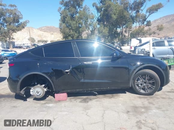 ✅ 2025 Tesla Model Y Long Range • VIN: 7SAYGDED5SF248415 • Лот: 43464829. Опубликован ранее на IAAI с пробегом 18 306 миль. Бесплатный доступ к архиву аукционных продаж из США и подробный отчёт об истории автомобиля на DreamBid. Изображение 13.