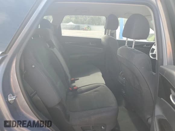 ✅ 2020 Kia Sorento LX • VIN: 5XYPG4A36LG633112 • Лот: 84781185. Опубликован ранее на Copart с пробегом 111 053 миль. Бесплатный доступ к архиву аукционных продаж из США и подробный отчёт об истории автомобиля на DreamBid. Изображение 11.