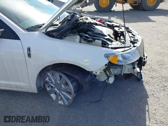 ✅ 2011 Lincoln MKZ • VIN: 3LNHL2GC4BR759321 • Lot: 43604767. Listed on IAAI with 62,026 mi. Free auction sales archive from the USA and detailed vehicle history report at DreamBid. Image 14.