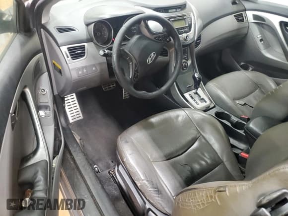 ✅ 2013 Hyundai Elantra SE • VIN: KMHDH6AE2DU011843 • Lot: 81942985. Listed on Copart with 136,492 mi. Free auction sales archive from the USA and detailed vehicle history report at DreamBid. Image 8.