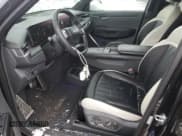 ✅ 2024 Kia EV9 GT-Line • VIN: KNDAEFS50R6020163 • Lot: 91883675. Wystawiony na Copart z przebiegiem 28 150 mil. Bezpłatny archiwum sprzedaży aukcyjnych z USA i szczegółowy raport historii pojazdu na DreamBid. Zdjęcie 7.